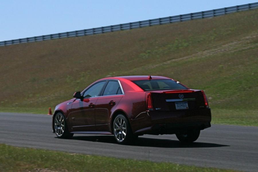  Cadillac CTS-V Coupe 2010 года  (фото 174 из 315)